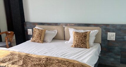Hotel The Royal Room Type - Bedroom 2