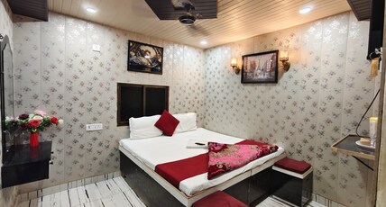 Varanasi Dream Guest House Room Type - DOUBLE BED DELUXE ROOM NON AC