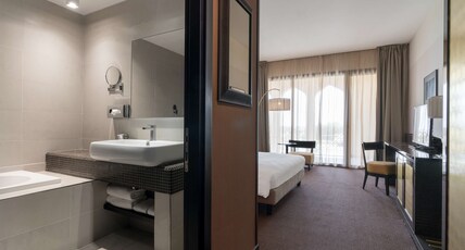 Radisson Blu Hotel, N'Djamena Room Type - Superior Room - Terrace amp; Pool View