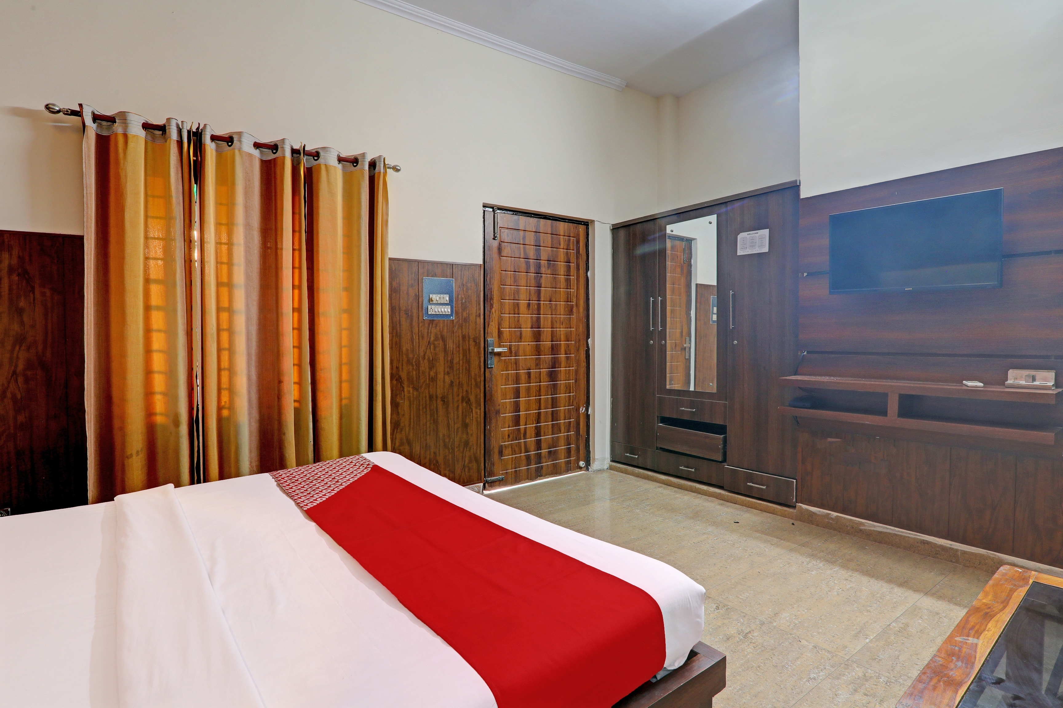 Hotel O CZ Inn - Tap to explore photos