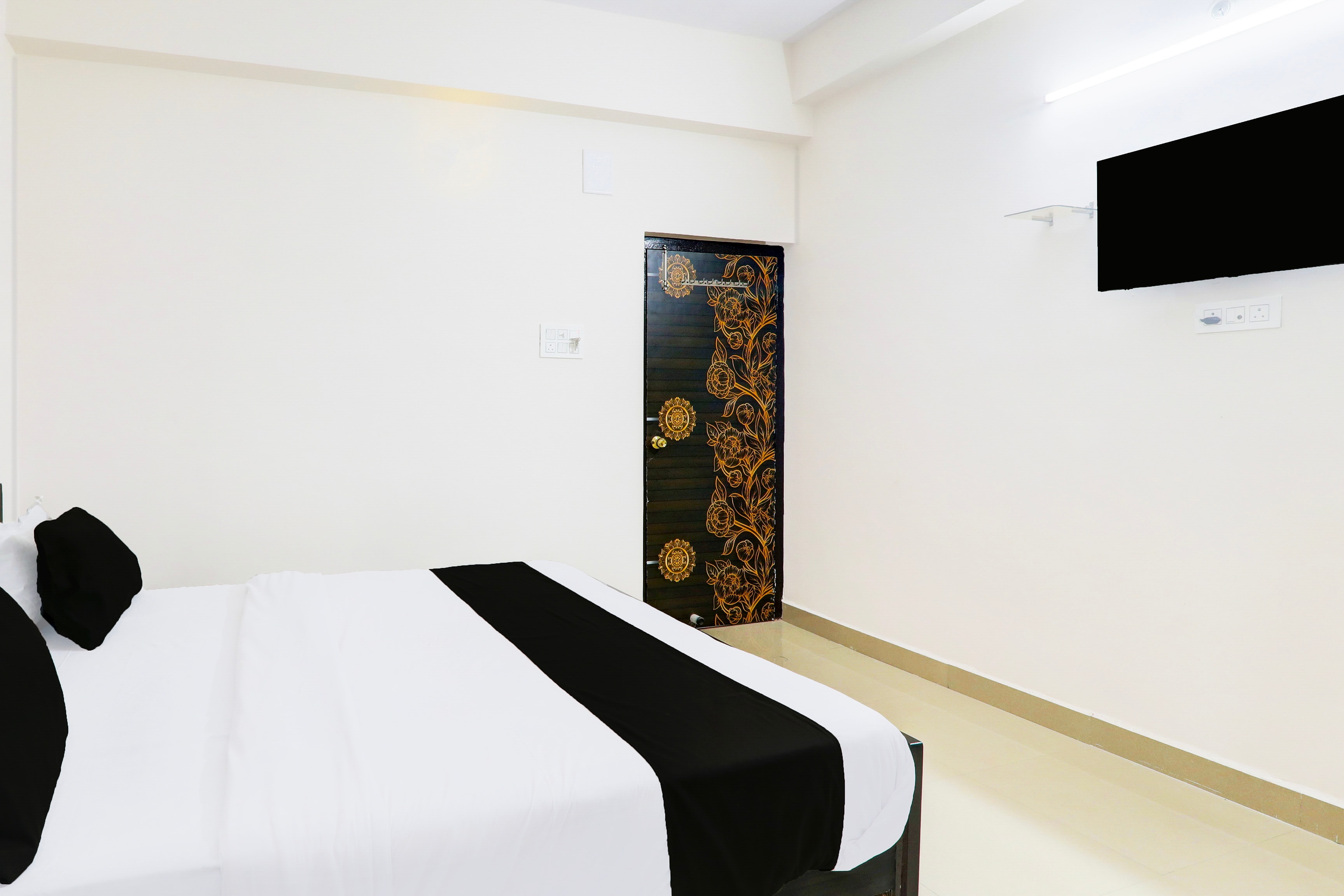 Super Hotel O Kadam Ghat Near Ashok RajPath - Tap to explore photos
