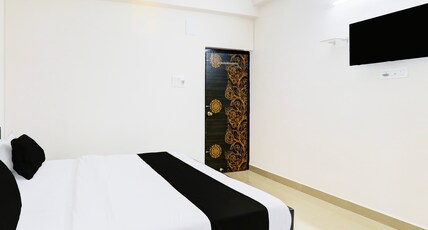 Super Hotel O Kadam Ghat Near Ashok RajPath Room Type - Premium