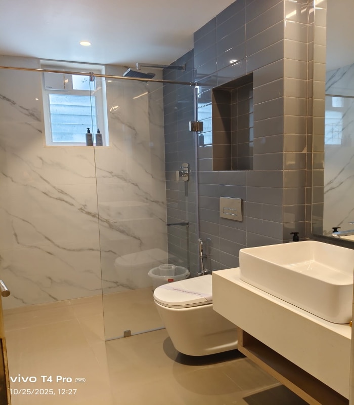 Hotel Spectrum - Tap to explore photos