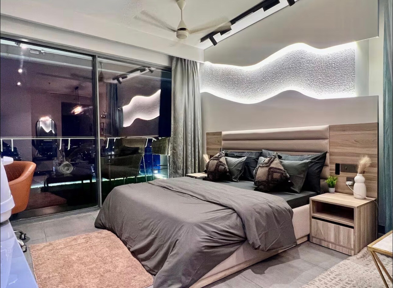 High Sky Inn Evening Stay At Supernova Noida - Tap to explore photos
