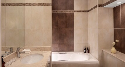 Staybridge Suites Dubai Internet City, an IHG hotel Room Type - 1 King Studio Suite High Floor Staybridge Suites Dubai Internet City, an IHG hotel Room Type - 1 King Studio Suite High Floor