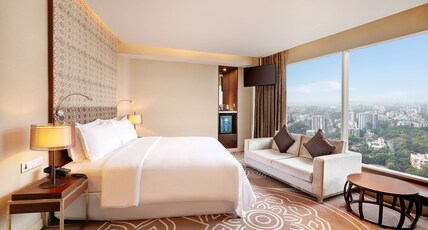 Crowne Plaza DHAKA GULSHAN Room Type - 1 King Premium Jetted Tub