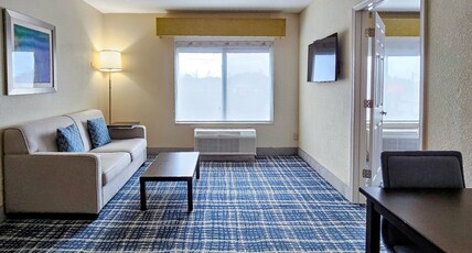 Holiday Inn BELCAMP - ABERDEEN AREA Room Type - 1 King Suite Addl Living Area Sofa Bed