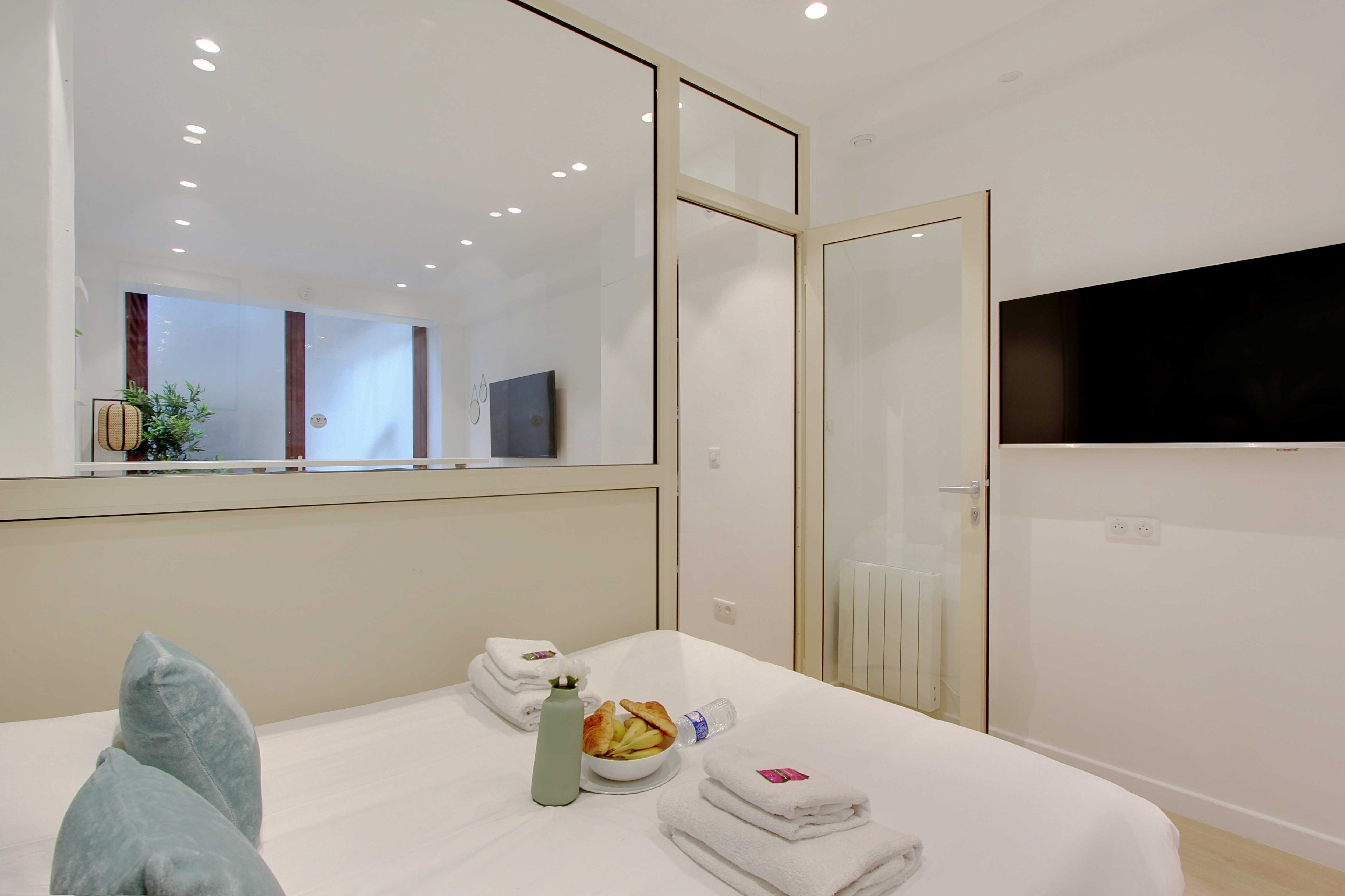 Elegant 1BR/4P - Eiffel Tower - Trocadero - Tap to explore photos