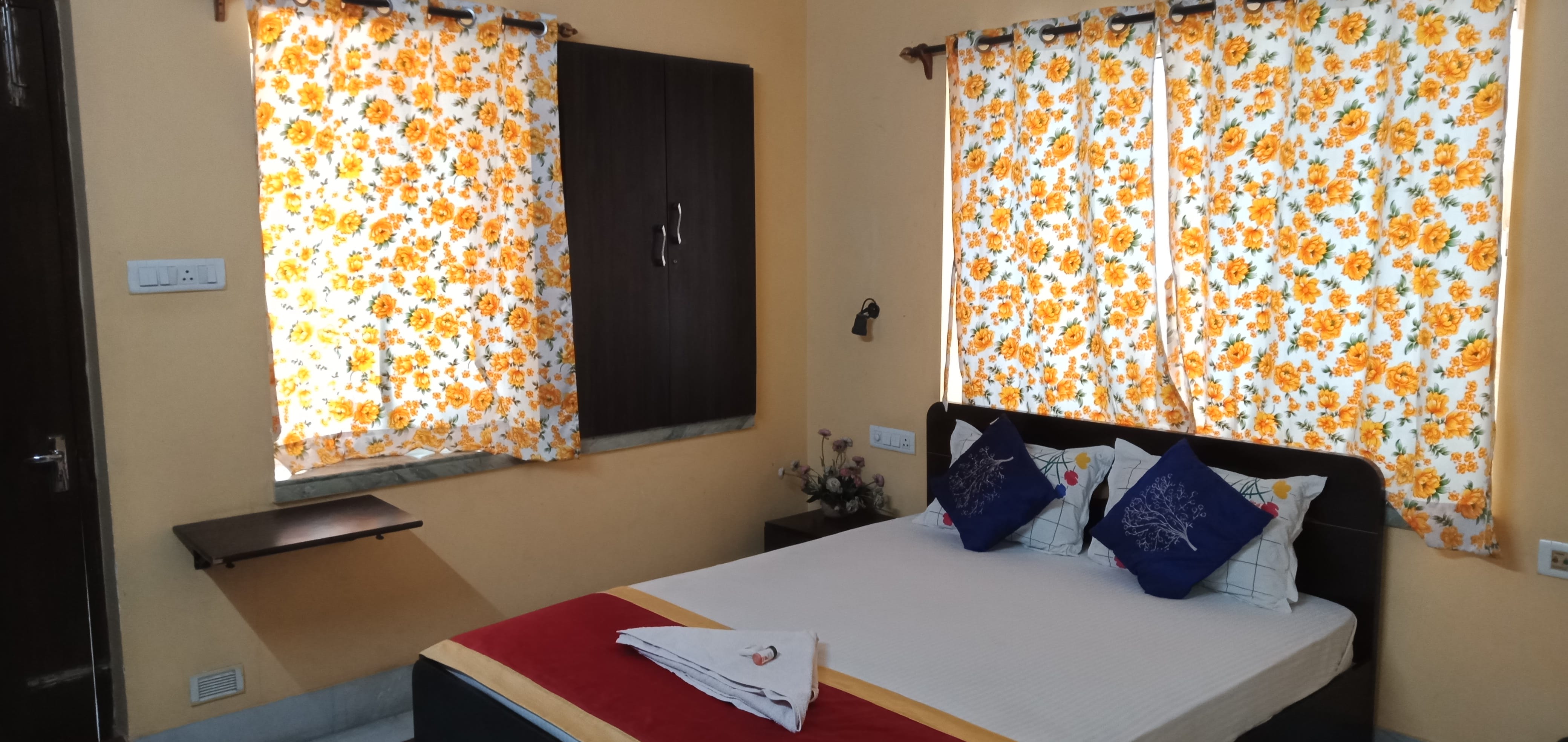 Swastineer Guest House DL 84 - Tap to explore photos