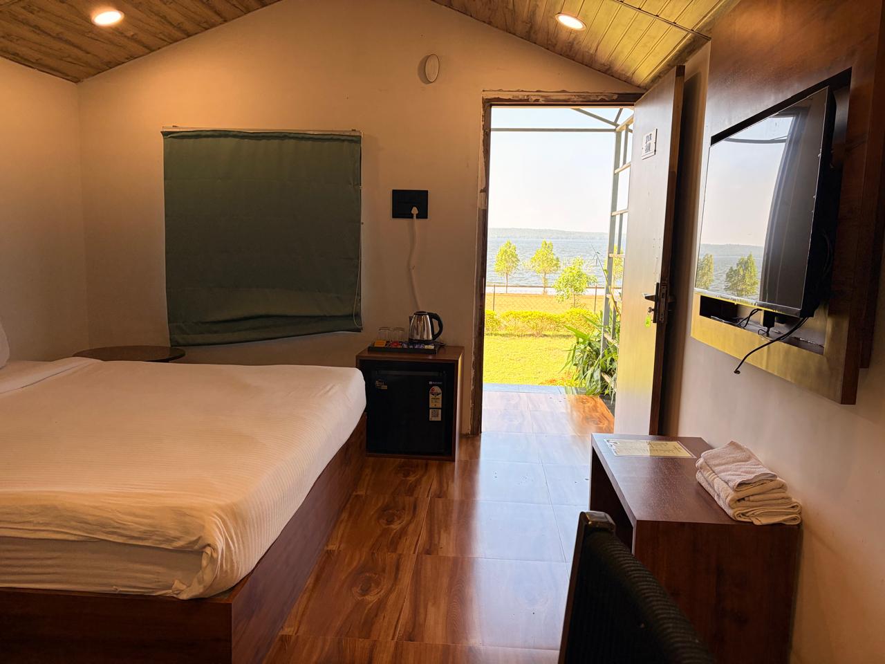 EMPYREAN LAKE RESORT - Tap to explore photos