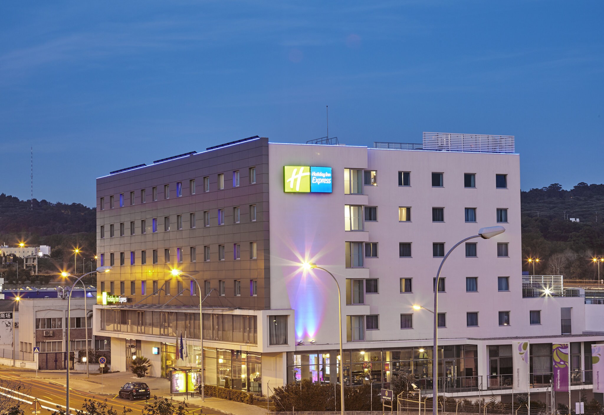 Holiday Inn Express Lisbon - Alfragide - Tap to explore photos
