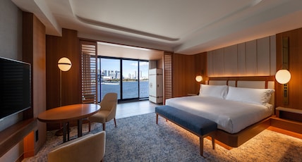 Intercontinental Yokohama Pier 8 Room Type - 1 King Classic Minatomirai View