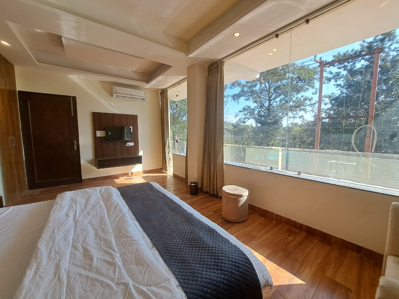Castle inn Homestay - Tap to explore photos
