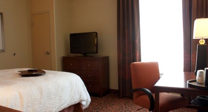 Hampton Inn Burlington Room Type - 1 QUEEN BED NONSMOKING