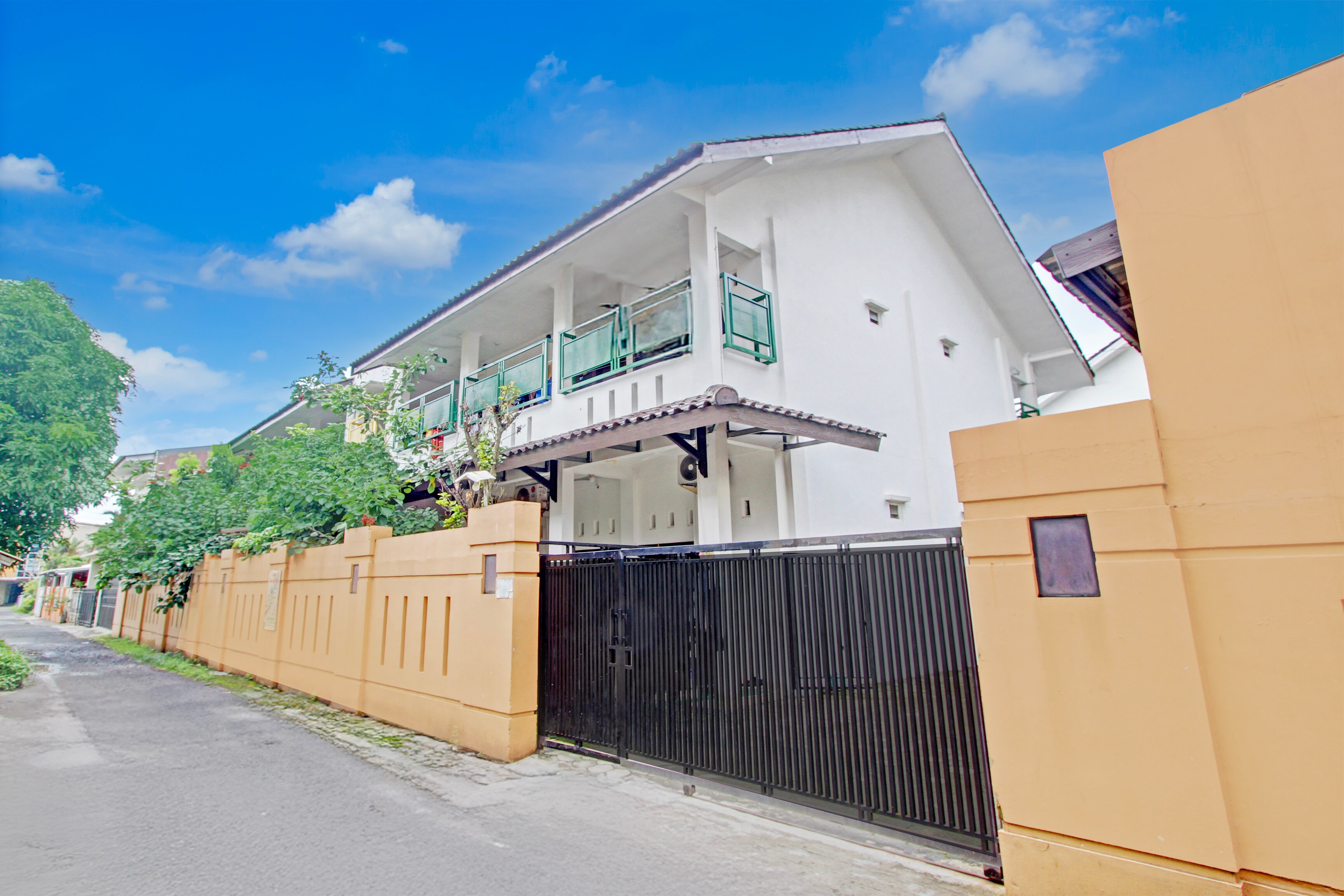 Hotel O Guest House Sakinah - Tap to explore photos
