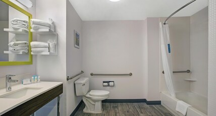 Hampton Inn Suites Augusta West Room Type - 2DBL MOB HEAR ACC W TUB NS