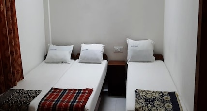 Hotel Sai Guest House Room Type - Deluxe Non AC Room Hotel Sai Guest House Room Type - Deluxe Non AC Room