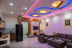 1Bhk | AeroVibe Stay - Near Airport | Rooftop View