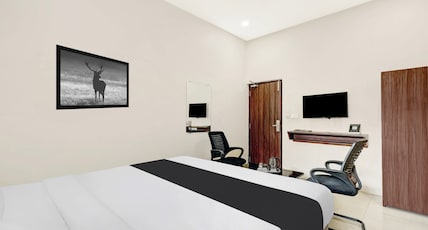 OYO Collection O Dabagardens Near RK Beach Room Type - Deluxe (3X) OYO Collection O Dabagardens Near RK Beach Room Type - Deluxe (3X)