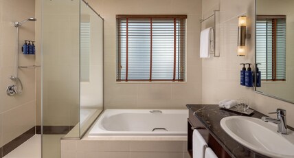 Radisson Blu Hotel, Dubai Barsha Heights Room Type - Executive Suite - Lounge Access