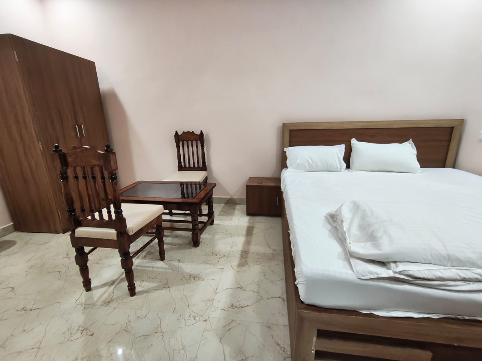 HOTEL ARDENT - Tap to explore photos