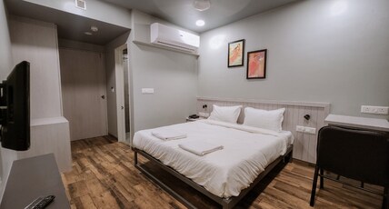 HOTEL SAIKRUPA Room Type - DELUXE ROOM