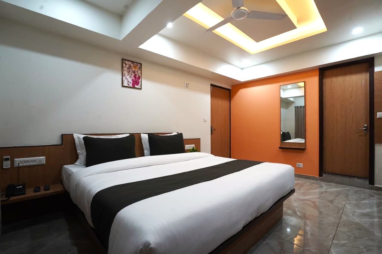 Hotel Orange Tree - Tap to explore photos