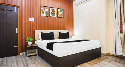 OYO Collection O Jagannath Mandir Road Formerly Paradise Residency Room Type - Classic OYO Collection O Jagannath Mandir Road Formerly Paradise Residency Room Type - Classic