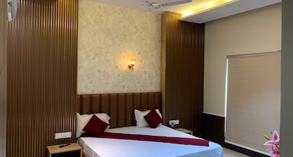 GRAND VISTA HOTEL Room Type - Deluxe Room GRAND VISTA HOTEL Room Type - Deluxe Room