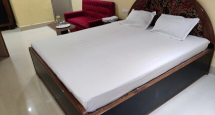 Hotel Rahul Room Type - Deluxe Room AC