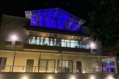 The Retreat Glasshouse 4 BHK Villa