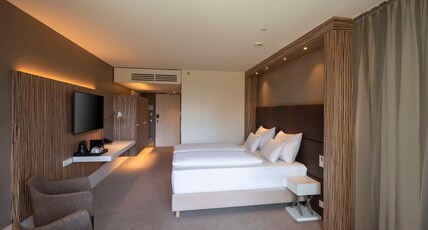 Doubletree by Hilton Vienna Schonbrunn Room Type - KING DELUXE WITH BALCONY