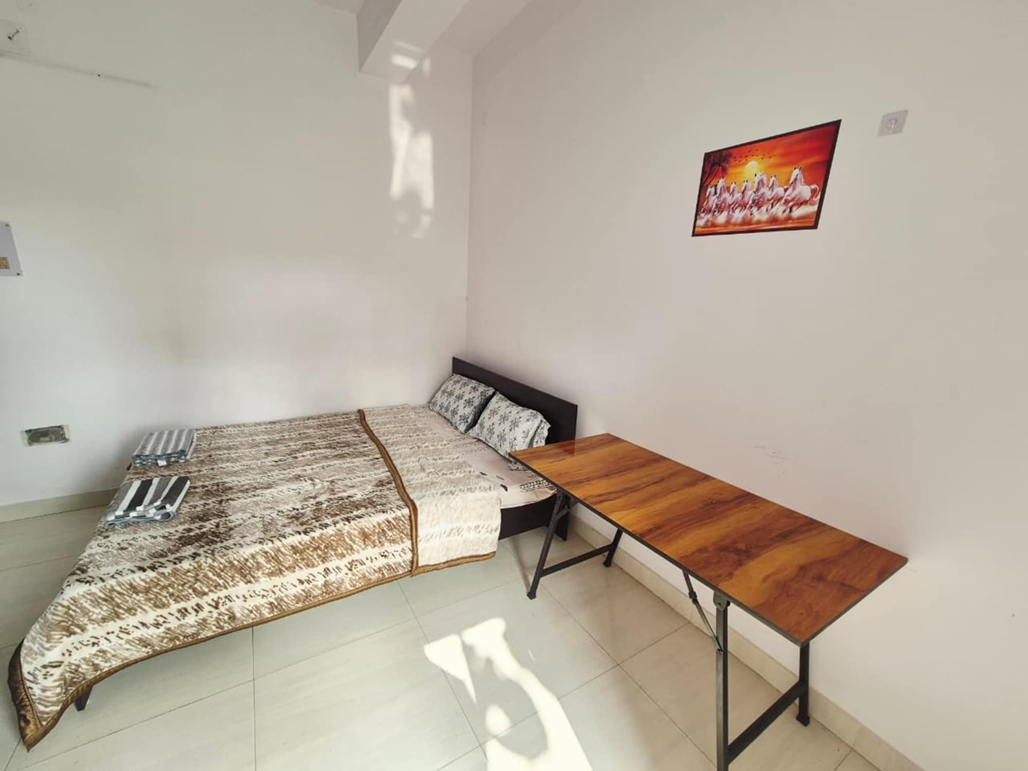 Kelikunj Guest House | Self Cooking - Tap to explore photos