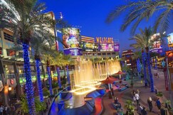 Holiday Inn Express & Suites Phoenix - Glendale Sports Dist