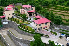 Mist N Meadows Resort