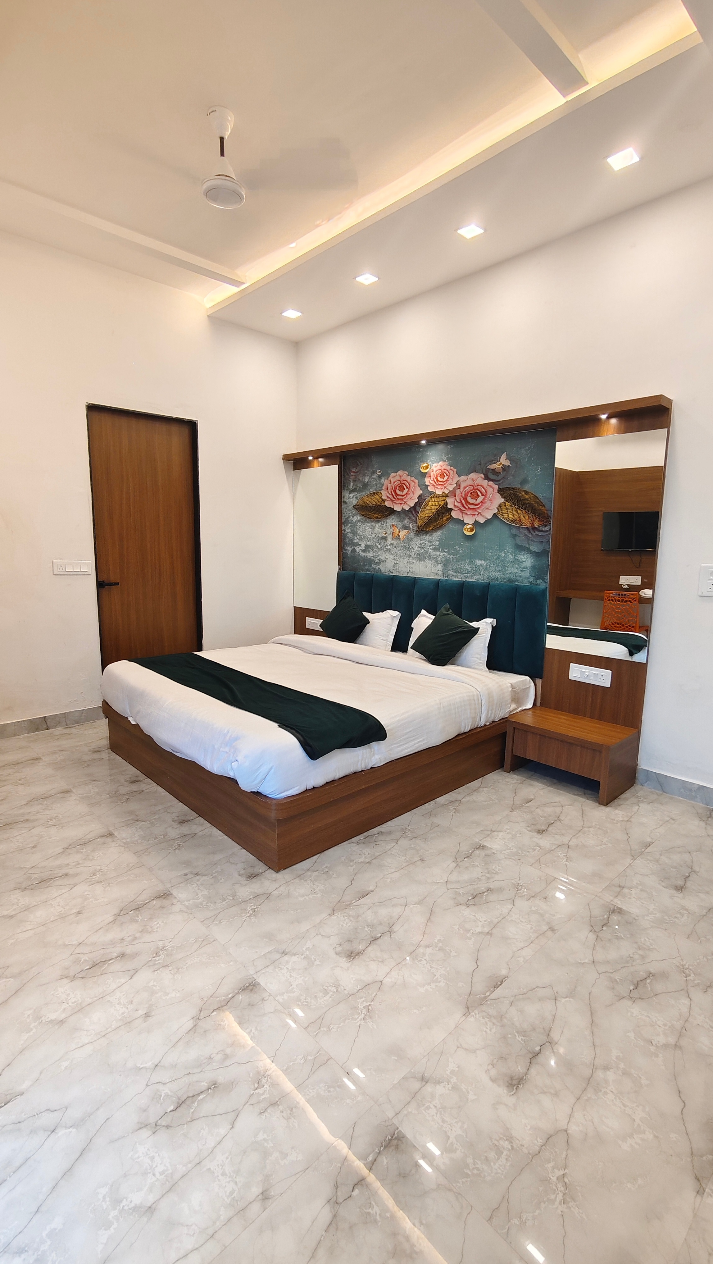 Hotel Aries Pushkar - Tap to explore photos