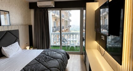 Onyx Suite Near India Expo Mart | Couple Friendly Room Type - Onyx Suite Near India Expo Mart | Couple Friendly
