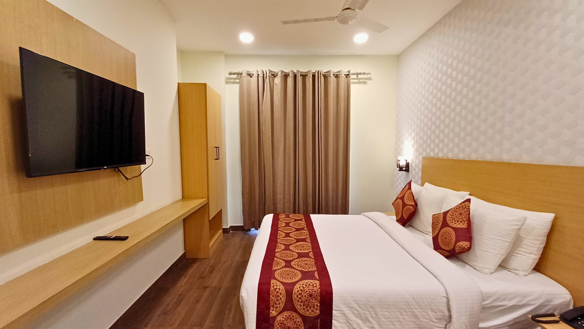 HIBISCUS SELECT HOTEL - Tap to explore photos