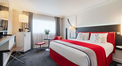 Mercure Paris CDG Airport & Convention Room Type - Privilege room with 1 double bed and 1 single sofa bed Mercure Paris CDG Airport & Convention Room Type - Privilege room with 1 double bed and 1 single sofa bed