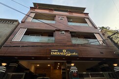 HOTEL EMERALD SIGNATURE