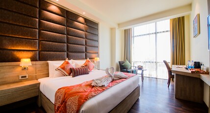 Best Western La Vista Pathankot Room Type - 1 King Bed, Non-Smoking, Deluxe Room, Wi-Fi, Coffee Maker, Safe, Mini Bar, Full Breakfast
