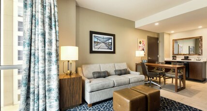 Embassy Suites by Hilton Denton Convention Center Room Type - 1 KG PREM CORN STU RI SHWR