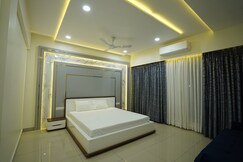 Modern Luxury AC Homestay nr. Airport | Fast WiFi
