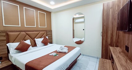 HOTEL SUN PLAZA Room Type - Deluxe Double Bed Room