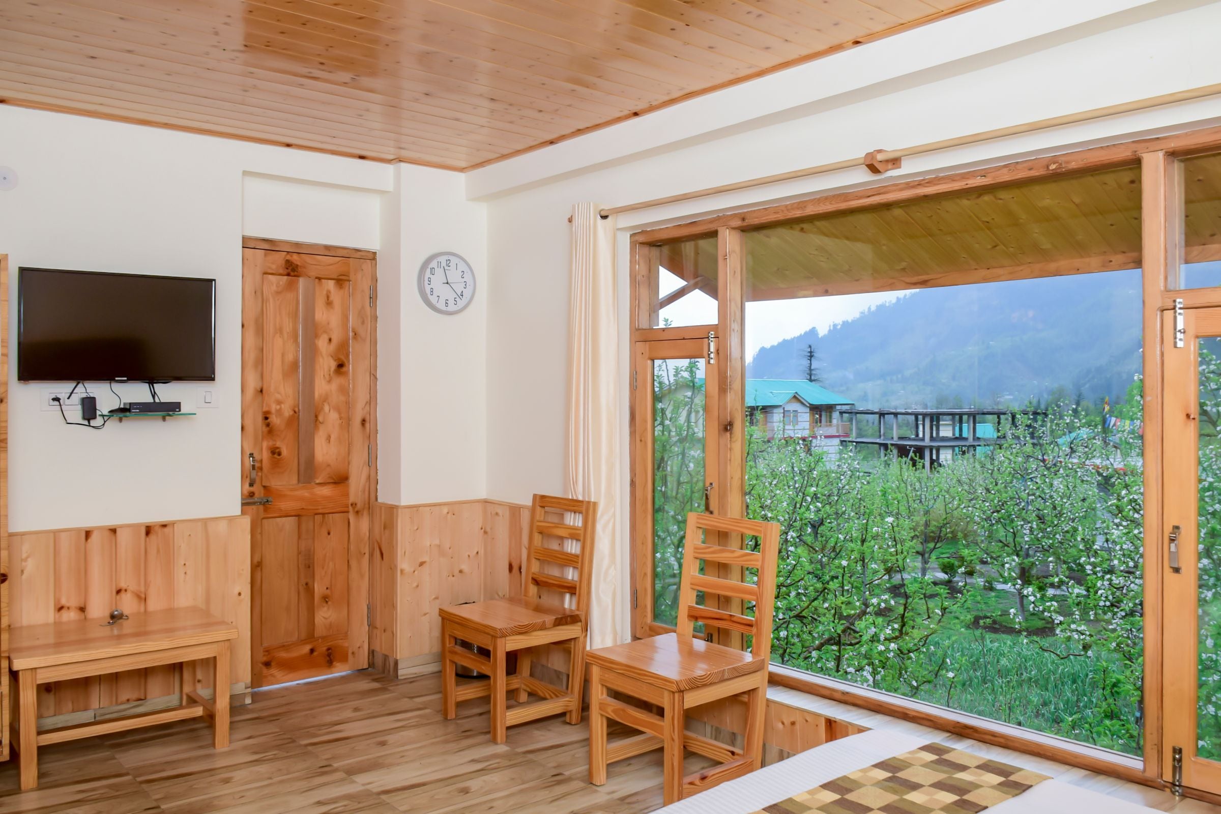 Idyllic Inn Manali | Rooms & Restaurant - Tap to explore photos