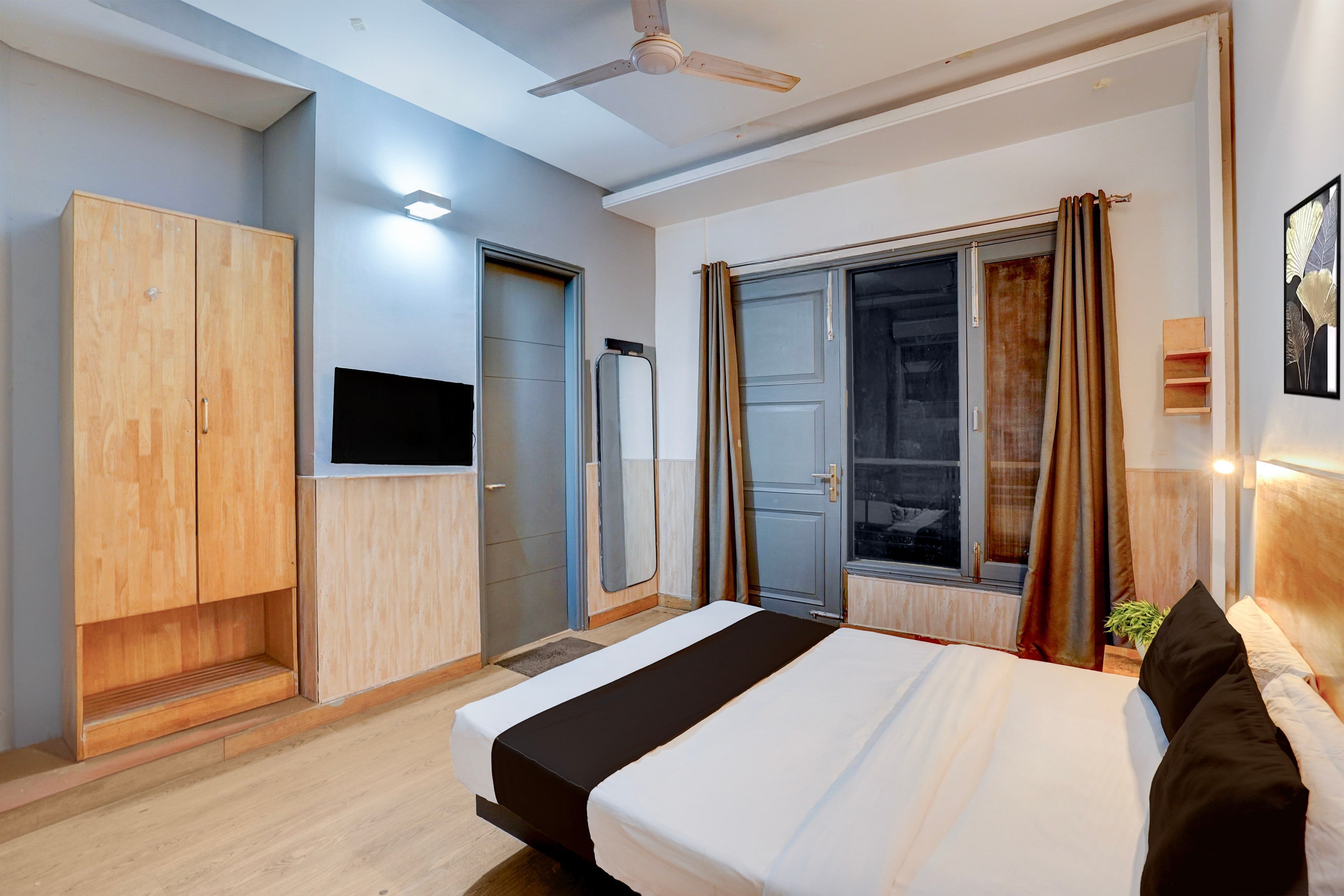 Townhouse Sector 49 Sohna Road - Tap to explore photos