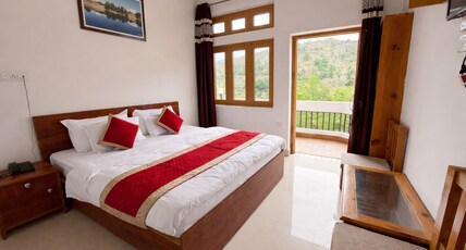 Hotel Divine Room Type - Deluxe Room with Valley View and Private Balcony