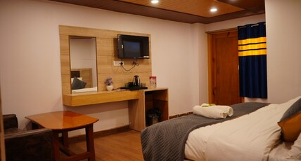 Hotel RL Dreamland Room Type - Super Deluxe Room with Balcony and forest view