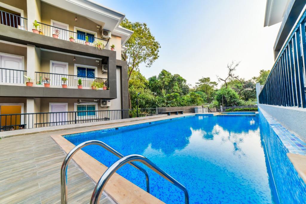 Sparkling 2bhk apartment with Pool, wi-fi, parking - Tap to explore photos