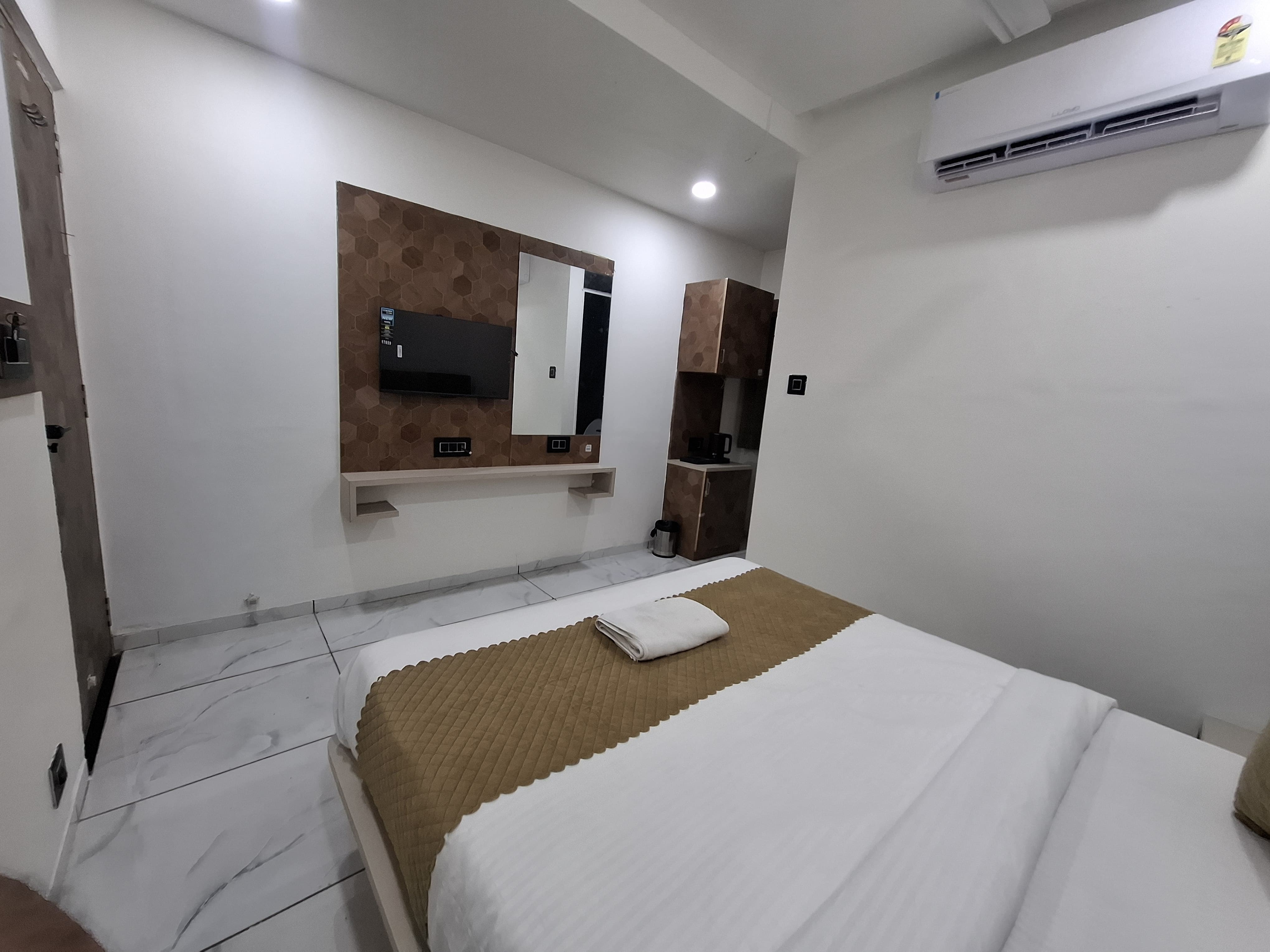 Hotel Asiana Gandhinagar - Tap to explore photos